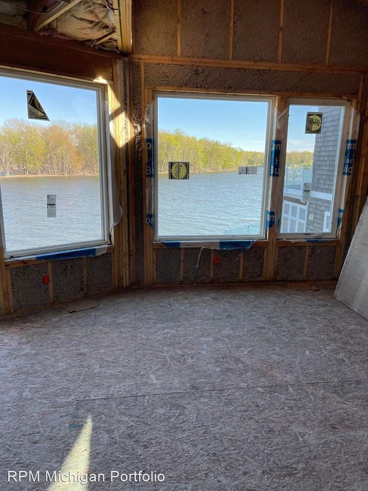 2135 Riverside Pointe Dr - Photo 3 of 4