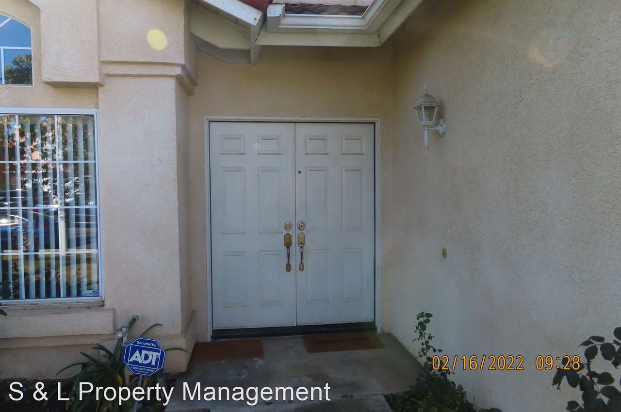 30311 Silver Ridge Ct - Photo 3 of 39