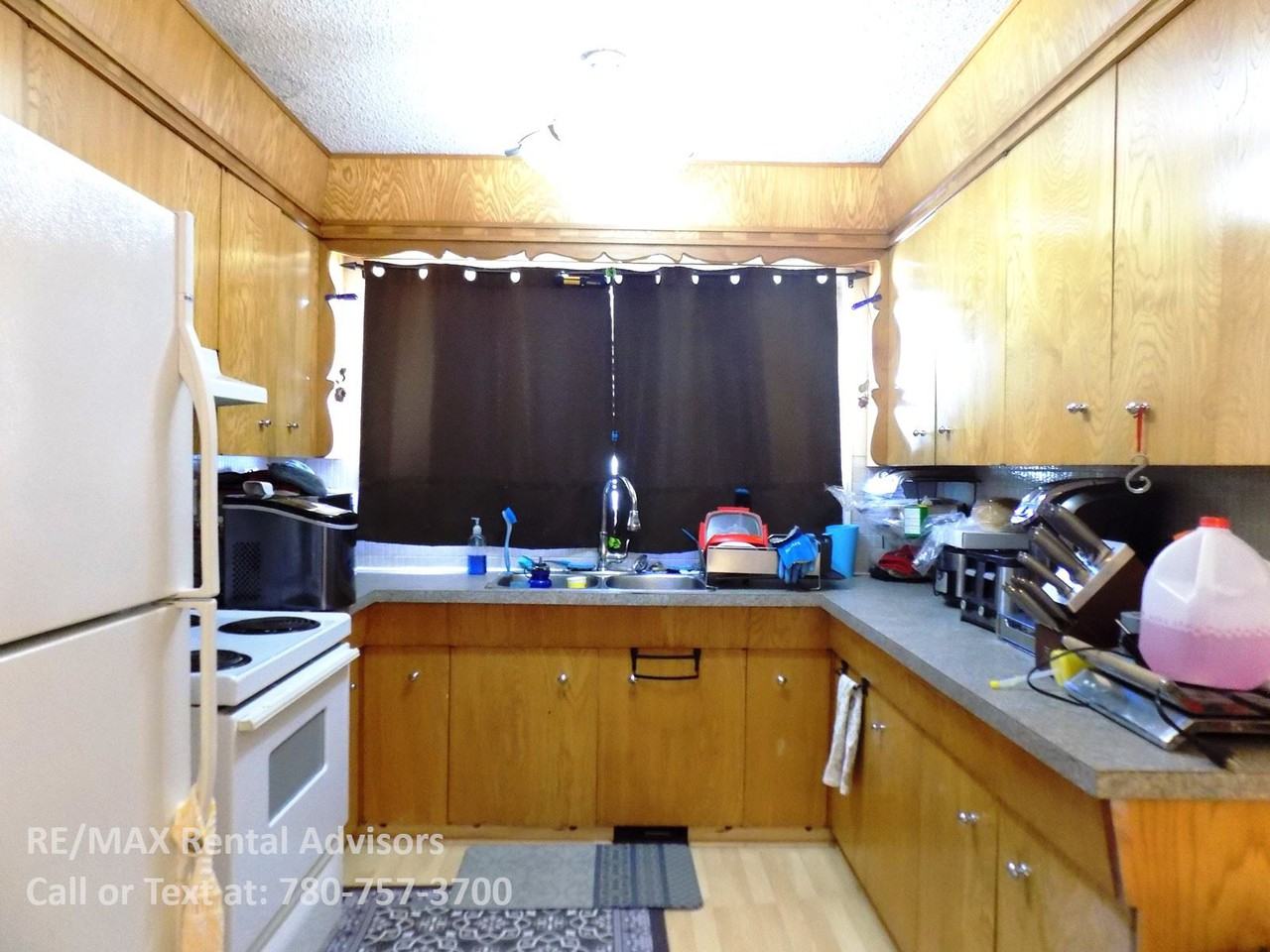12021 83 St Nw - Photo 2 of 11