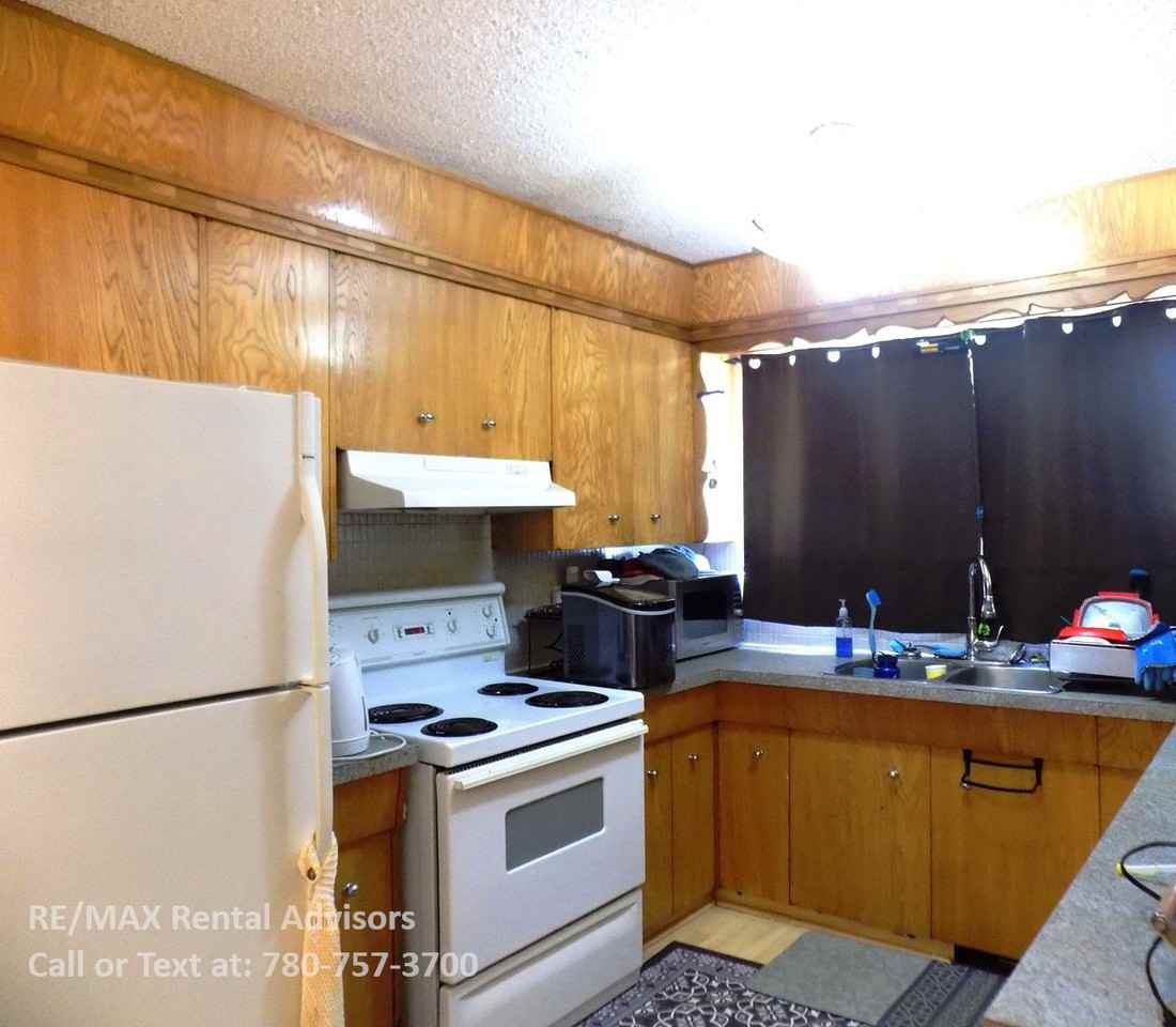 12021 83 St Nw - Photo 3 of 11