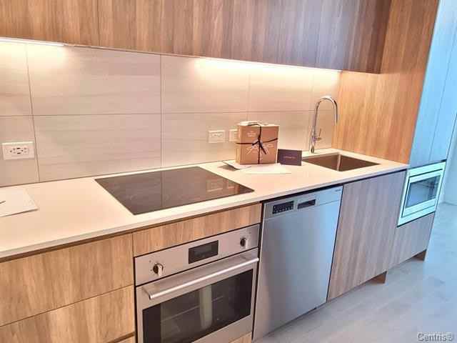 2300 Rue Tupper #806