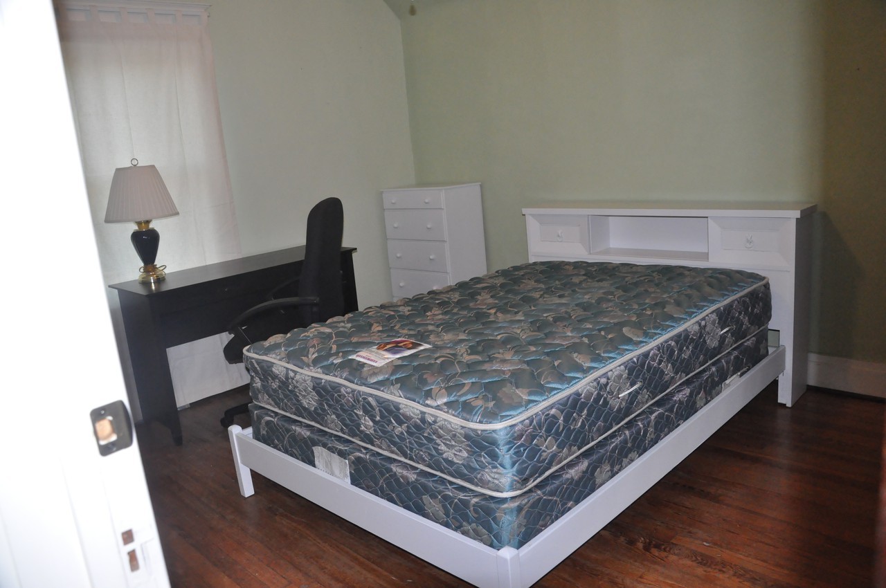 96 Montrose Avenue - Photo 3 of 9