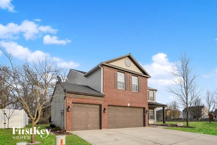 1211 Maple Run Dr - Photo 2 of 15