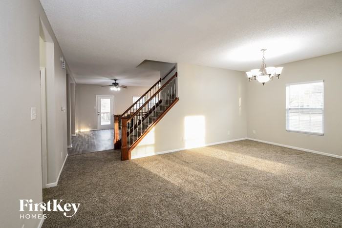 1211 Maple Run Dr - Photo 3 of 15