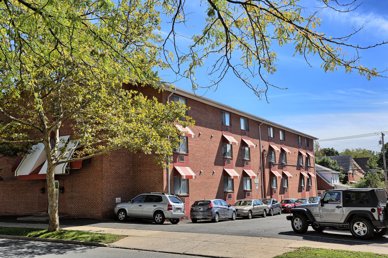 Dorchester House Apartments - Photo 3 of 3