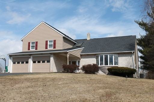 455 Kleman Rd - Photo 2 of 11