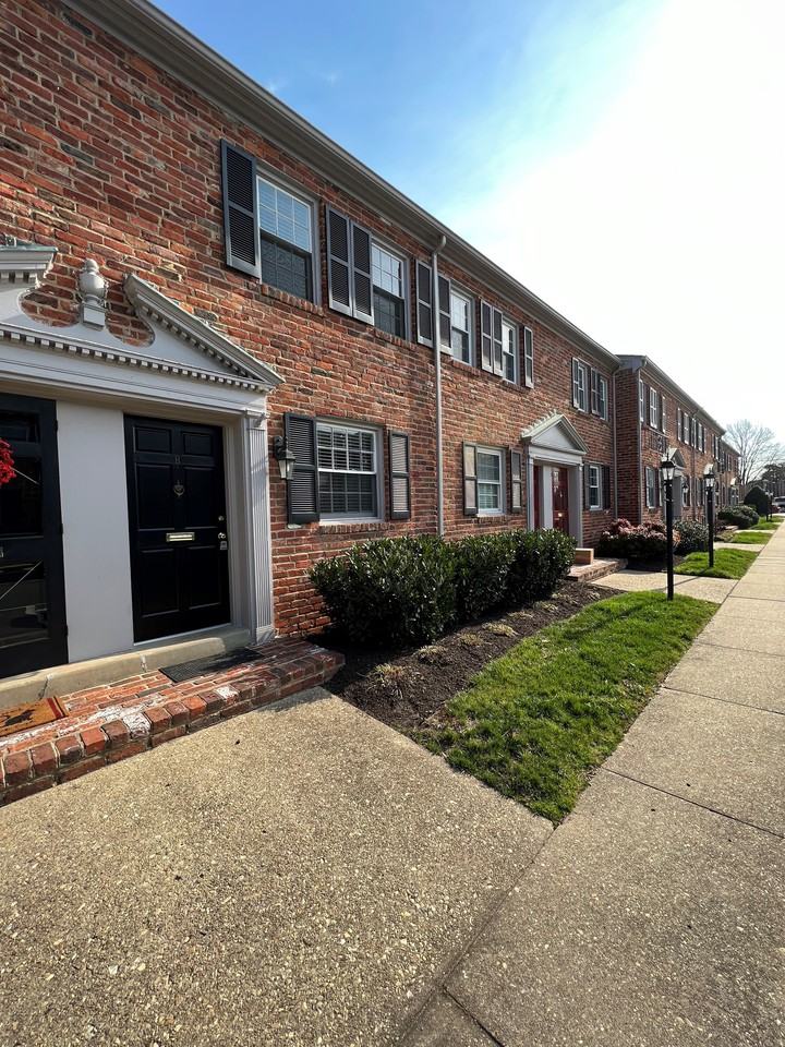409 N Hamilton St #UB - Photo 2 of 14