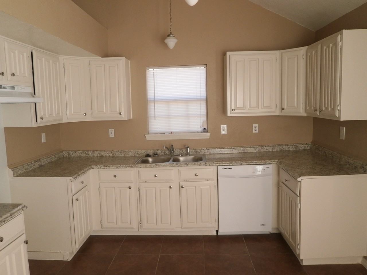 1314 Southridge Dr - Photo 3 of 8