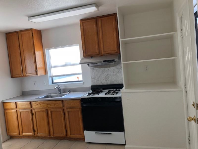 160 6th St #B - Photo 2 of 8