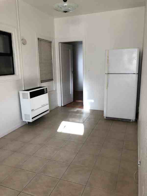 160 6th St #B - Photo 3 of 8