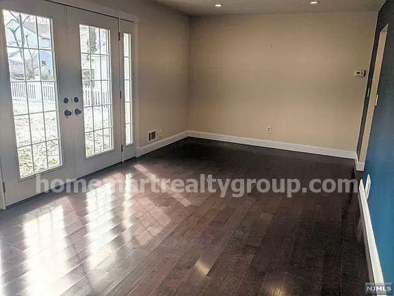 137 4th St - Photo 3 of 16