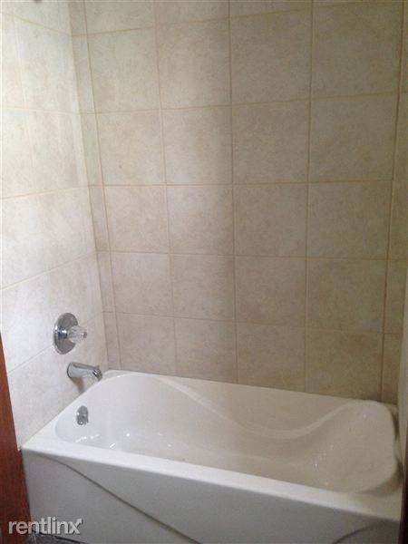 320 S Mulberry St - Photo 2 of 7