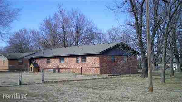 808 Linn St - Photo 2 of 2