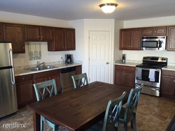 3405 11th Ave NE - Photo 3 of 5