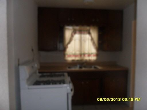 1917 7th St - Photo 3 of 6