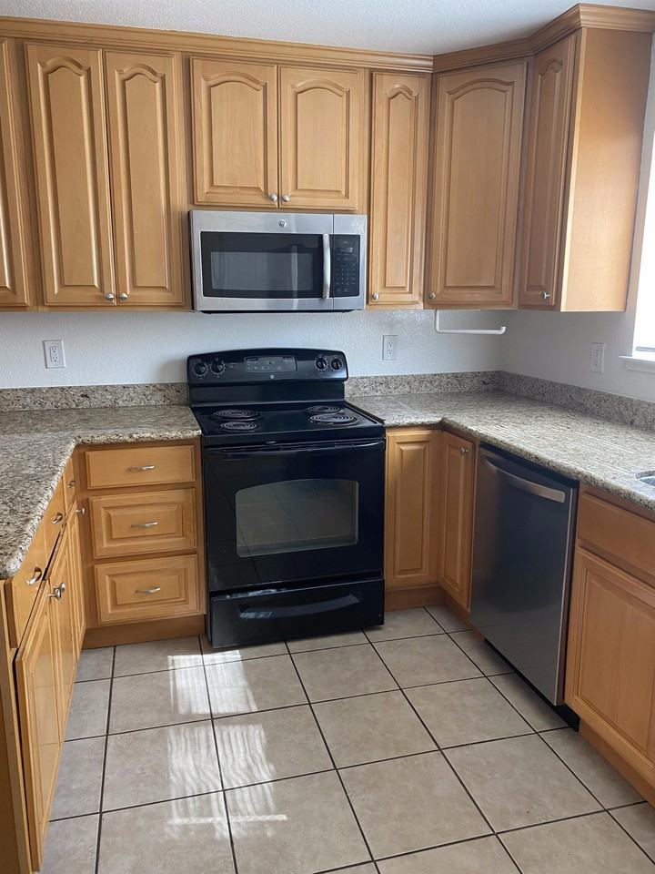 120 S Washington St #A - Photo 2 of 23