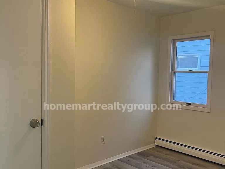 31 Essex St - Photo 3 of 16