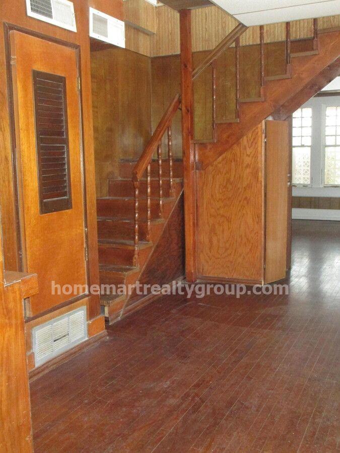 3201 Pershing Dr - Photo 3 of 7