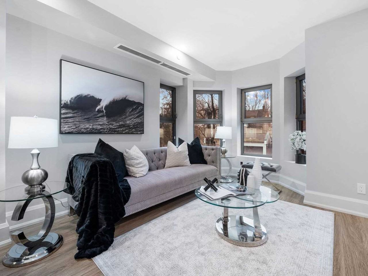 32 Rowanwood Avenue #101