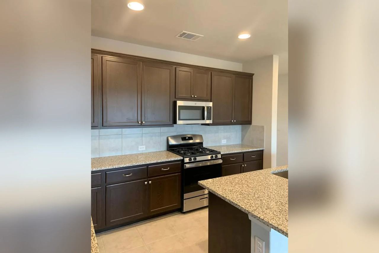 2761 Winding Creek Rd - Photo 2 of 9