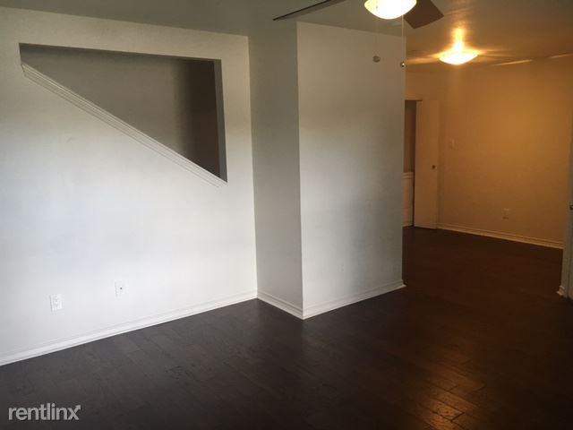 1009 Balcones - Photo 2 of 16