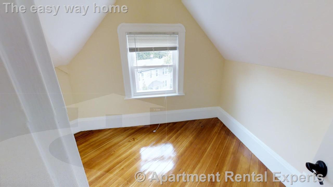 48 Lowell St #3 - Photo 4 of 13