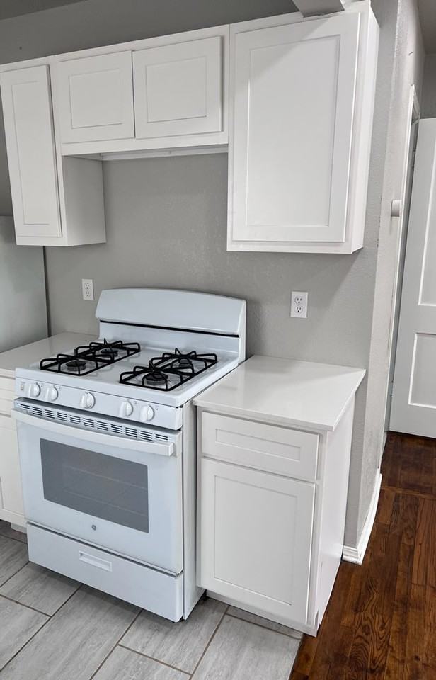 2119 Southwest 28th Street - Photo 2 of 11