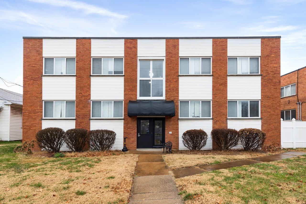 2507 S Big Bend Blvd