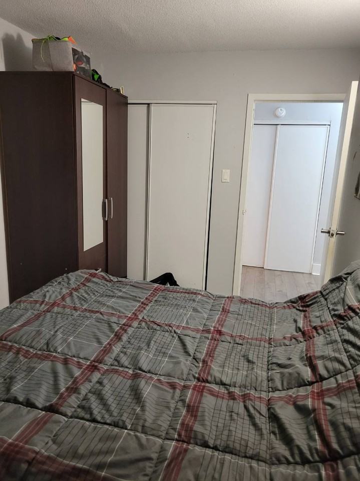 420 Parkdale Avenue - Photo 2 of 13