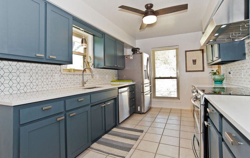 1946 Kensington Dr - Photo 2 of 19