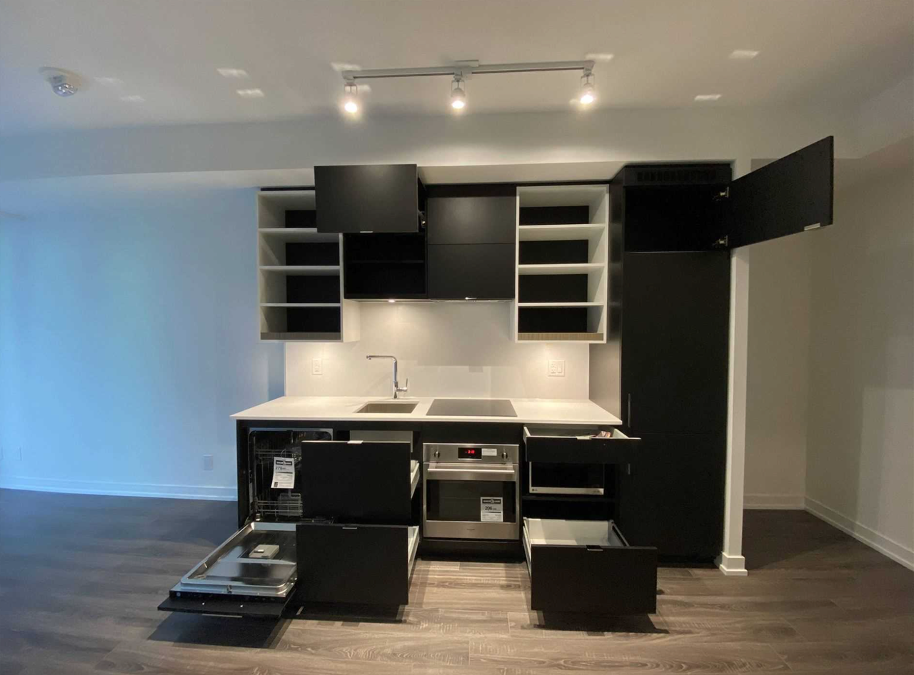 Bay St. & Dundas St W #905 - Photo 3 of 15