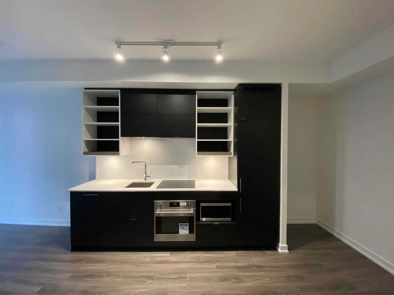 Bay St. & Dundas St W #905 - Photo 2 of 15