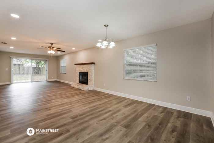 25501 Troon Ave - Photo 3 of 16