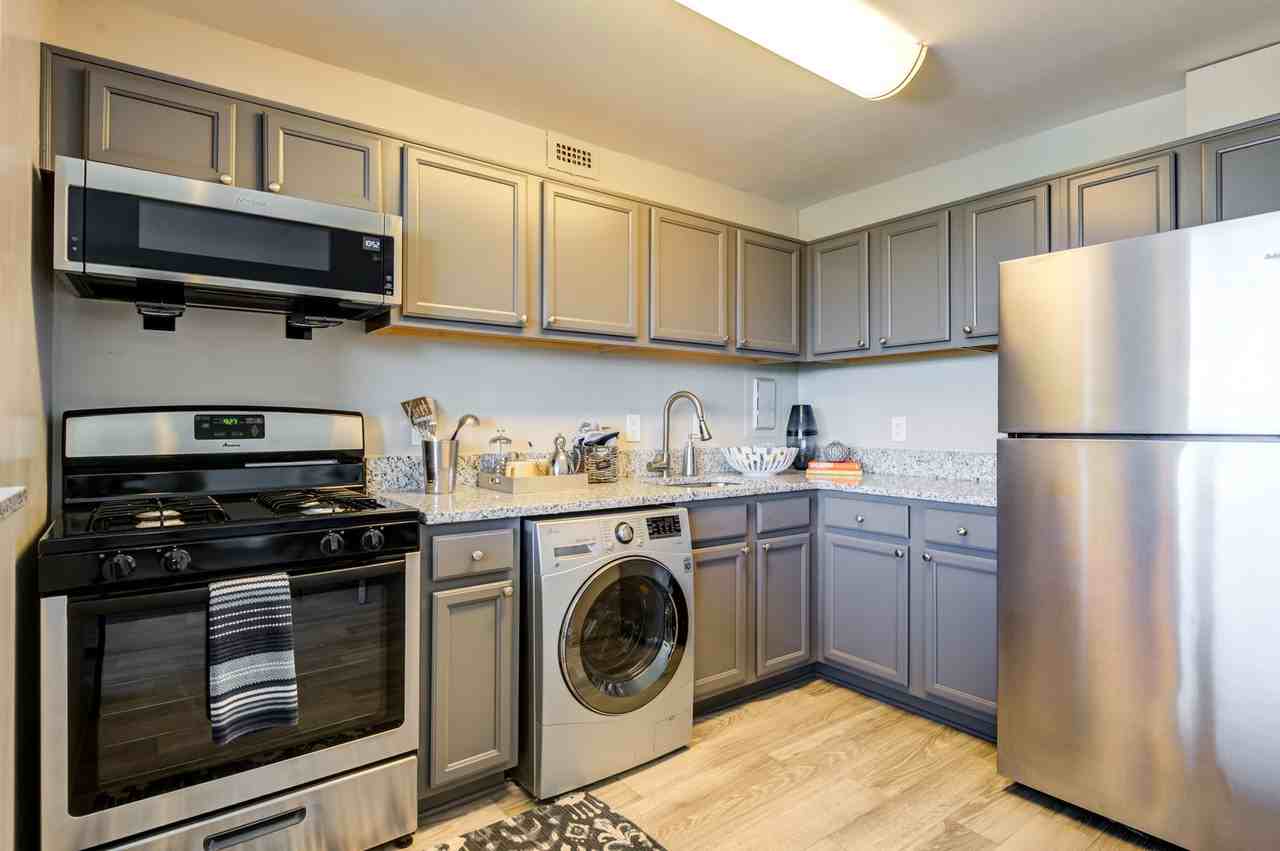 The Square at 511 Apartments - Photo 2 of 33