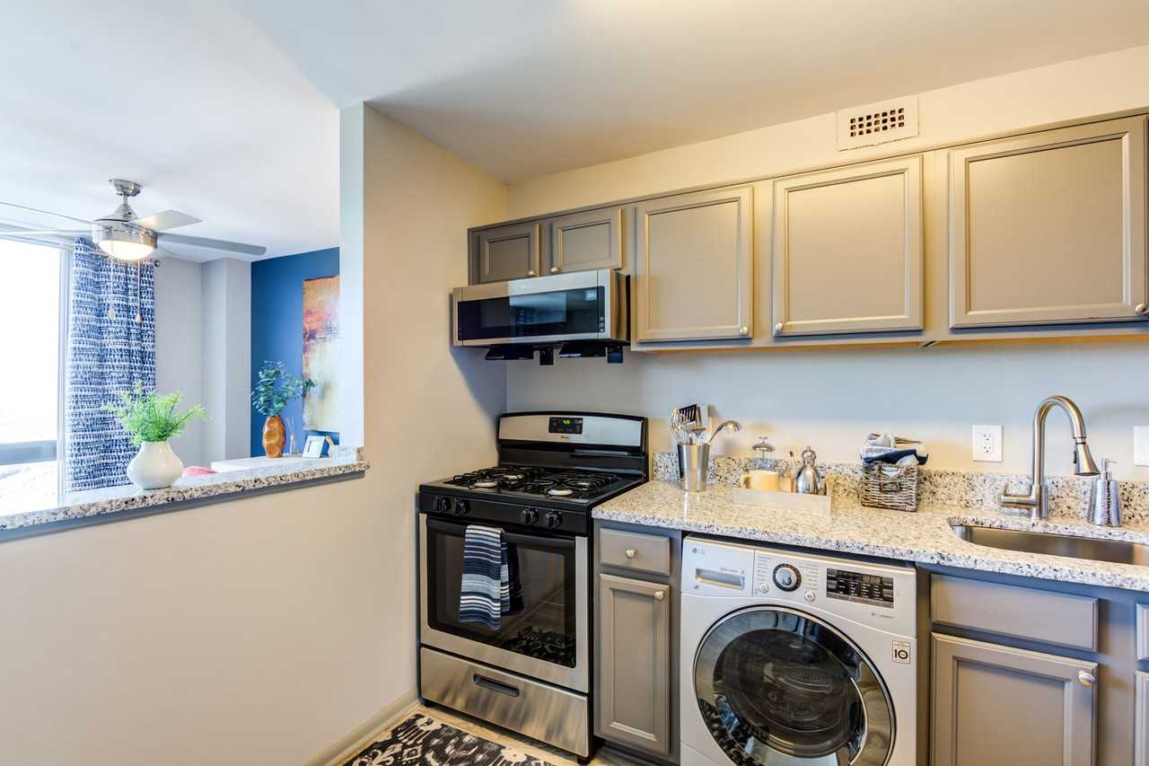 The Square at 511 Apartments - Photo 3 of 33