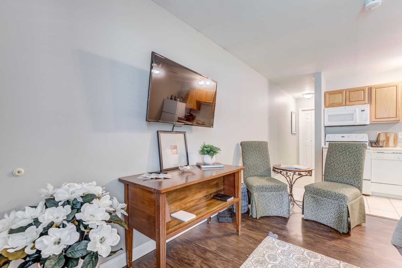 101 Silverleaf Dr #111 - Photo 3 of 7