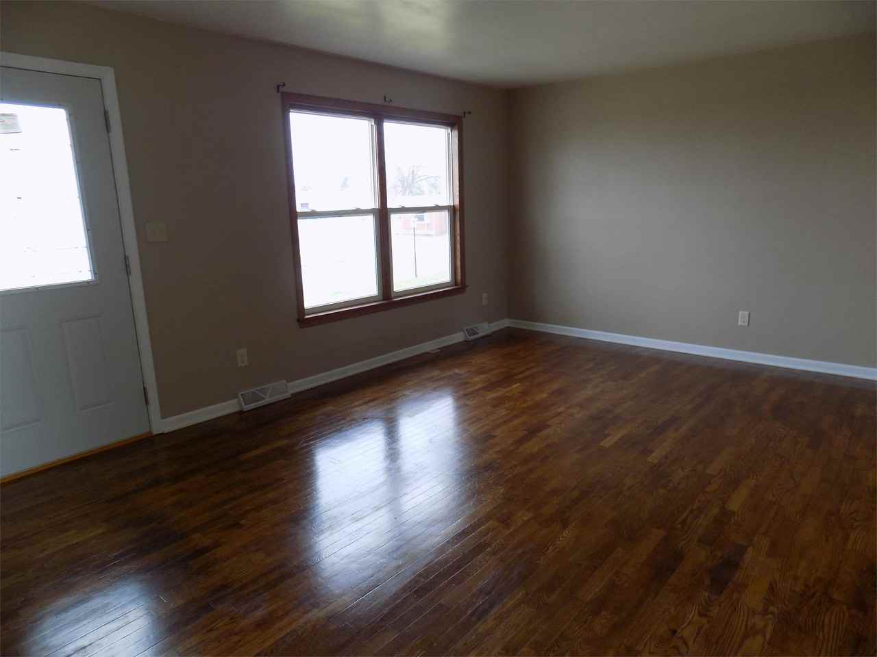 1005 E North St #1 - Photo 3 of 15