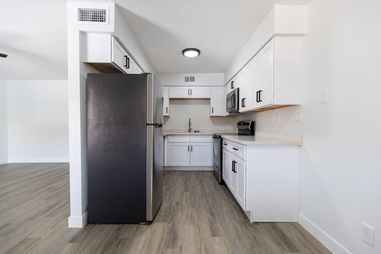 Urbana at Broadway - Photo 3 of 34