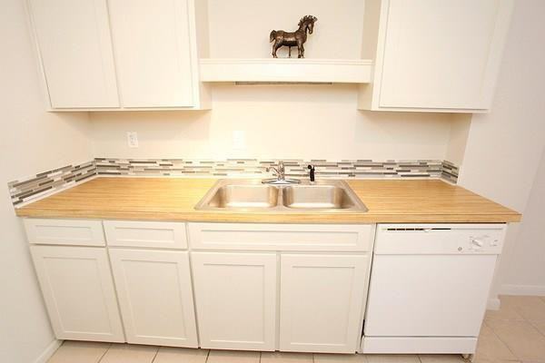 1800 Lavaca St #107 - Photo 7 of 11