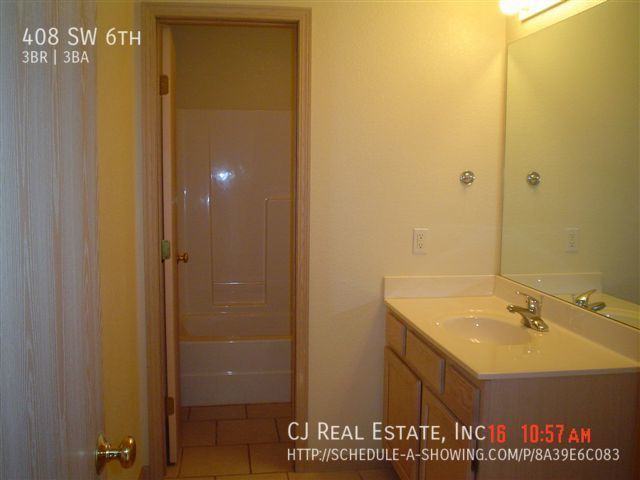 408 Sw 6th St - Photo 7 of 8