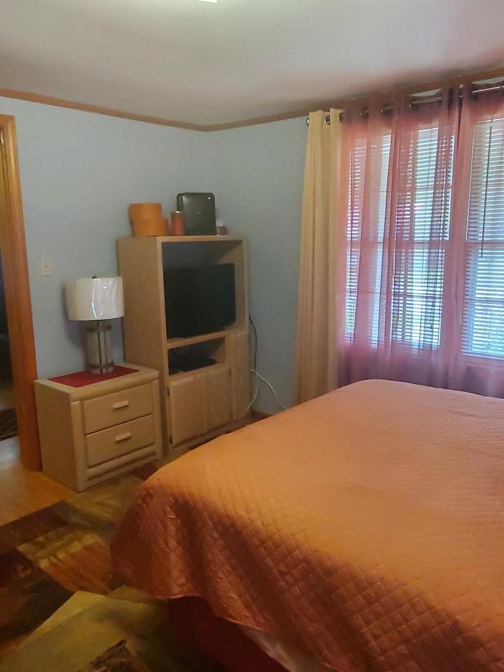 614 Ghent St - Photo 3 of 11