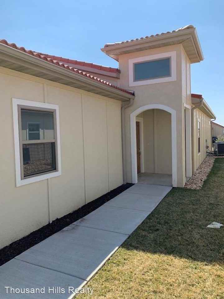 231 Siena Blvd - Photo 2 of 29