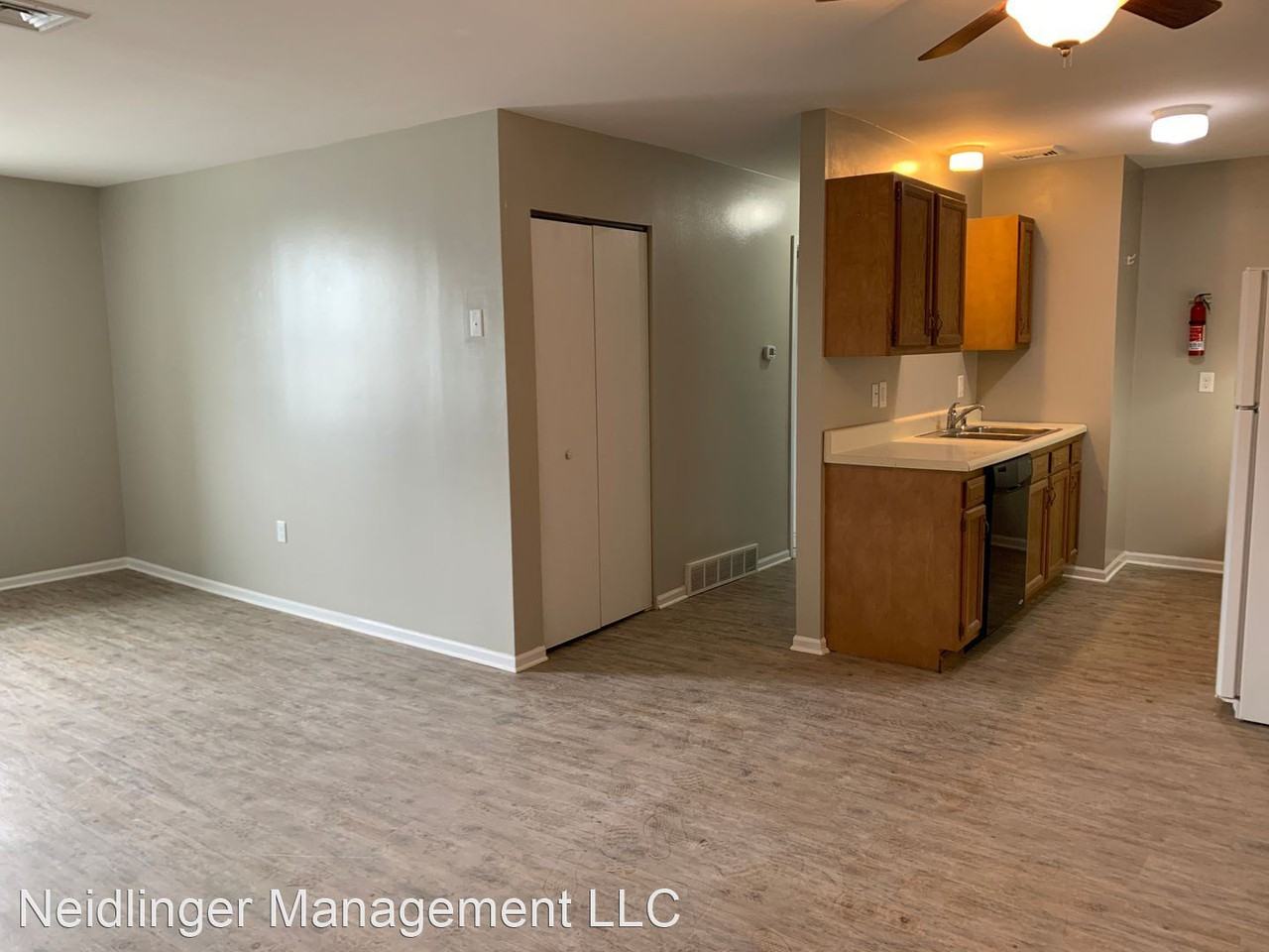 527 S Pitt St - Photo 3 of 23