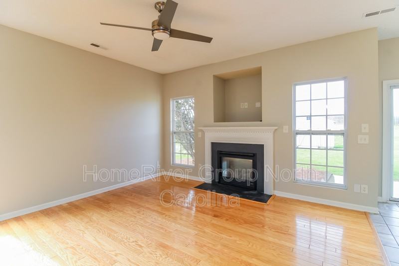 1225 Hampton Park Dr - Photo 2 of 18