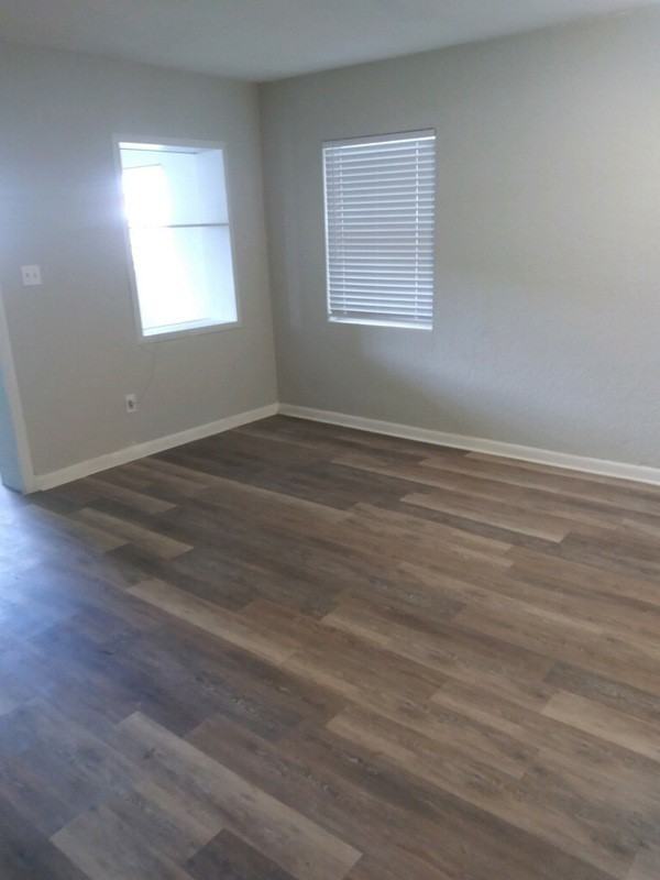 3356 Lenox Ave - Photo 6 of 31