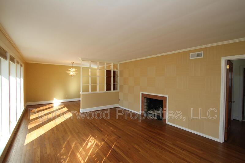 327 N Park Dr - Photo 2 of 25