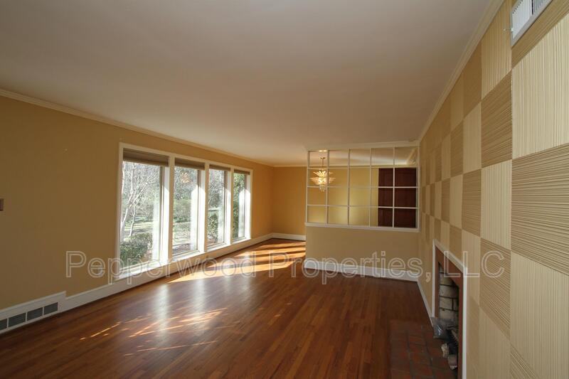 327 N Park Dr - Photo 3 of 25