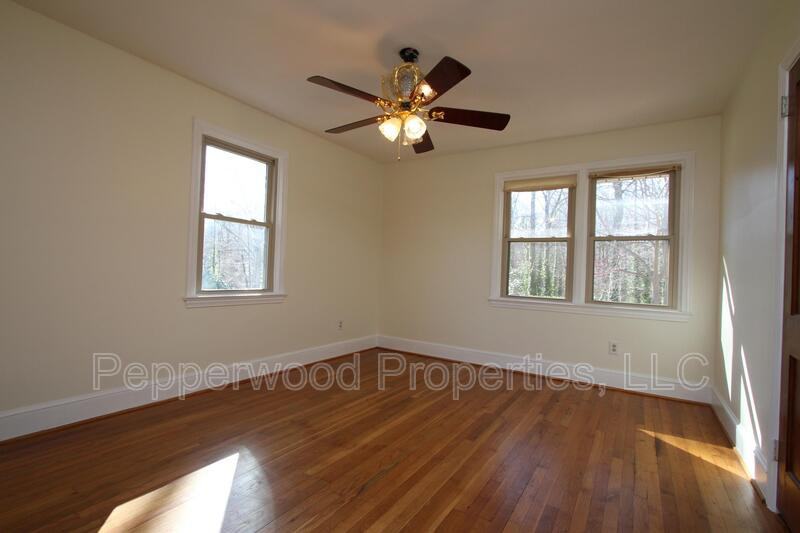 327 N Park Dr - Photo 4 of 25