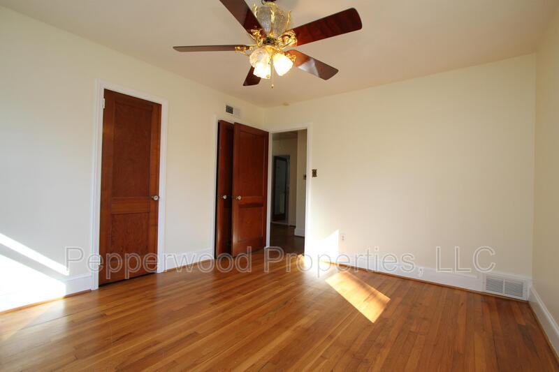 327 N Park Dr - Photo 5 of 25