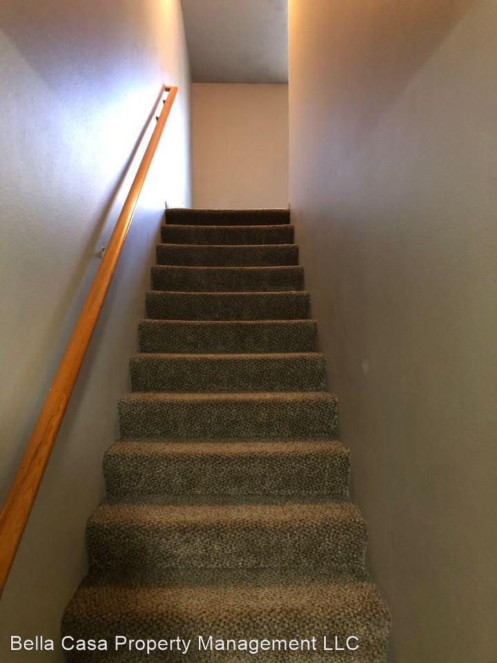 619 SE 10th St. - Photo 2 of 12